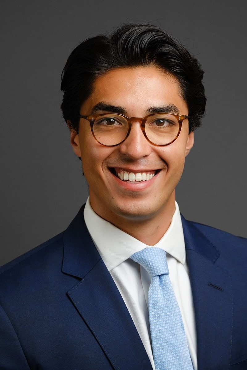 corporate-headshot-photographer-london-kf-012-uai-800x1200